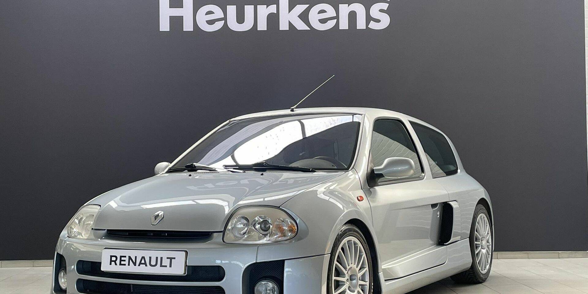 Renault Clio V6 youngtimer