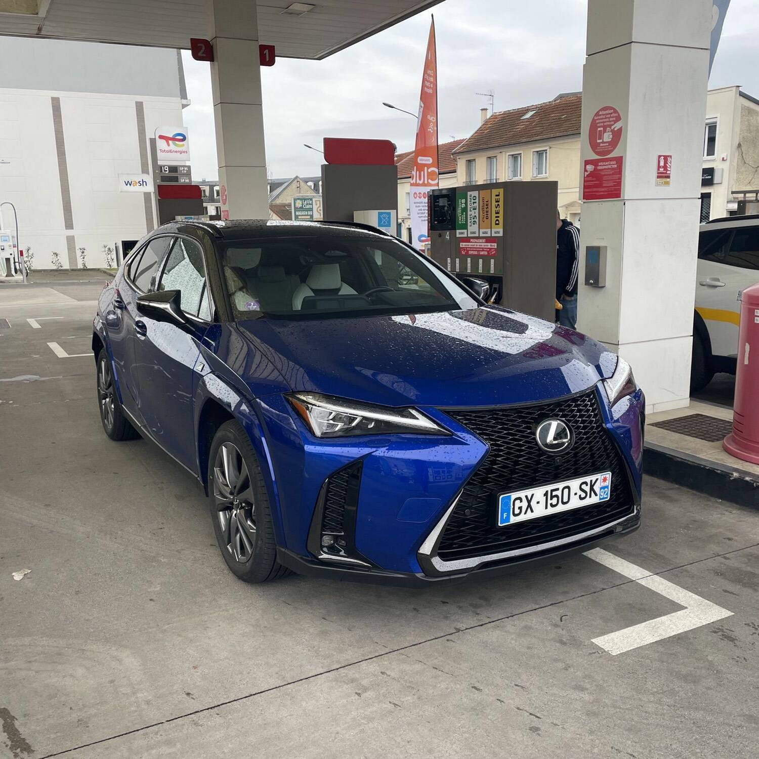 essai test consommation Lexus UX 300h