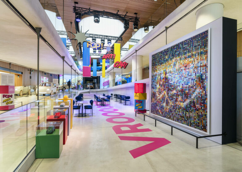 Le Défilé Renault exposition Pop Art Ca