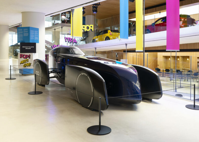 Le Défilé Renault exposition Pop Art Ca