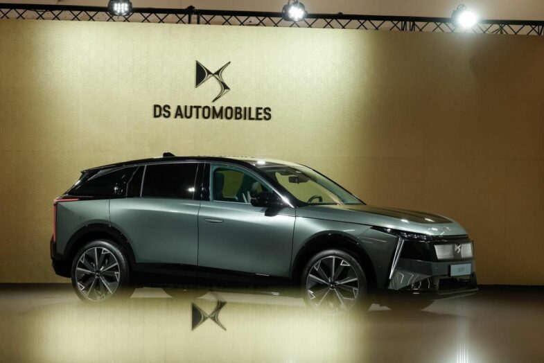 voiture Emmanuel Macron DS Automobiles DS N°7 défilé du 14 juillet