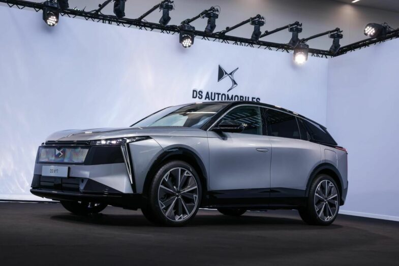 voiture Emmanuel Macron DS Automobiles DS N°7 défilé du 14 juillet