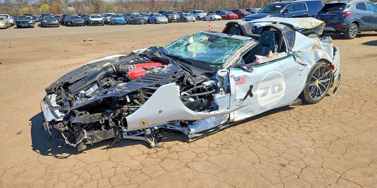 épave Ferrari 812 Competizione Copart
