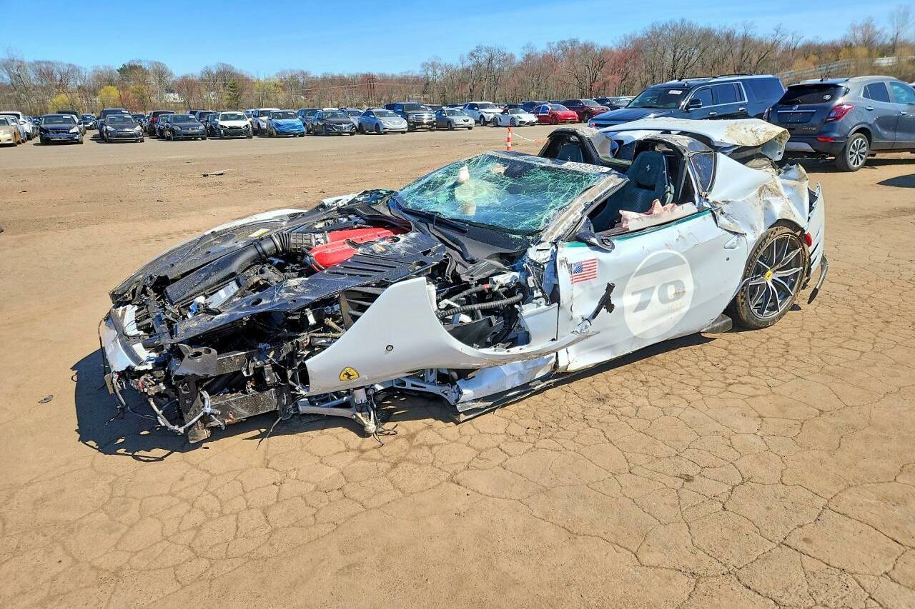 épave Ferrari 812 Competizione Copart