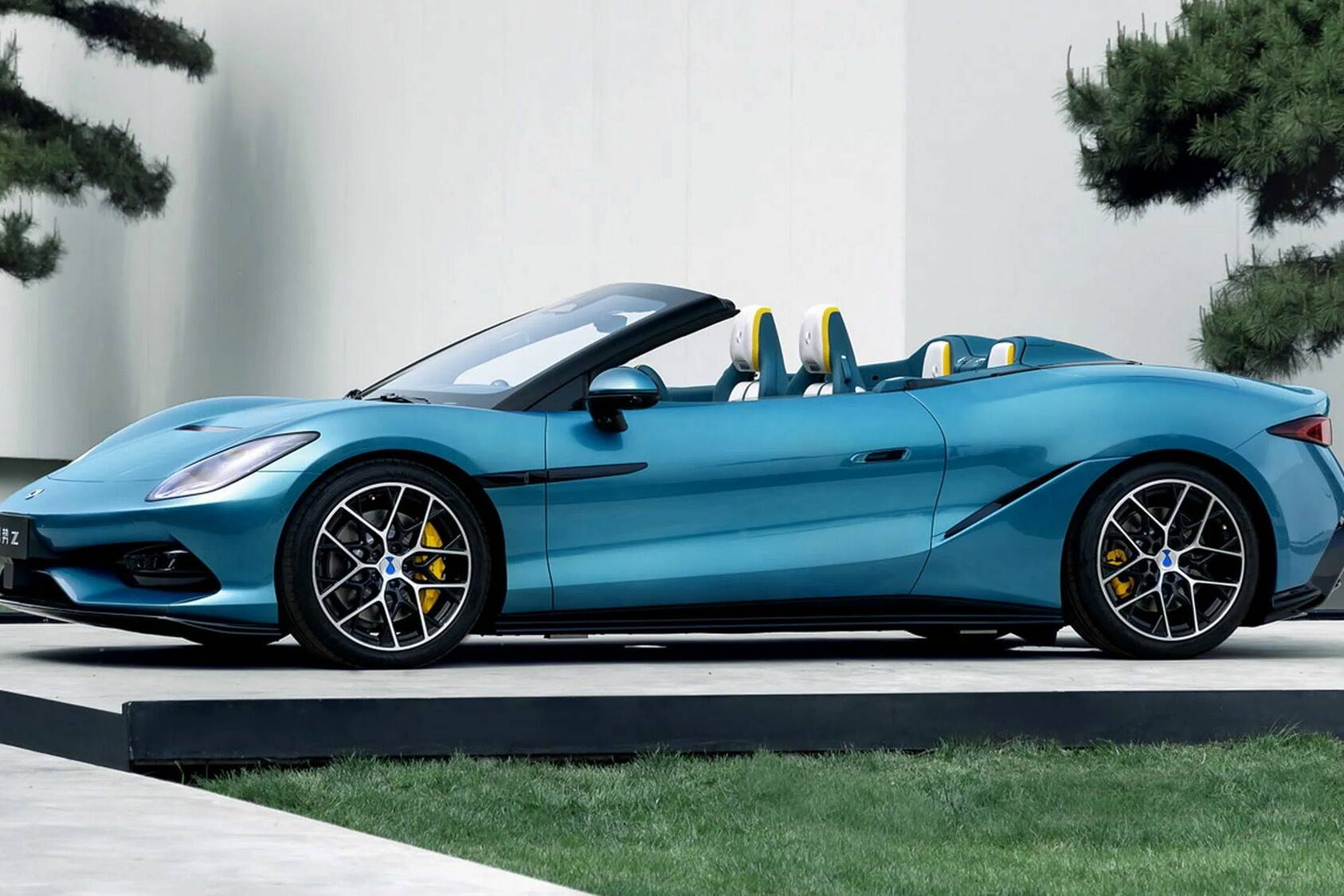 Denza Z cabriolet électrique