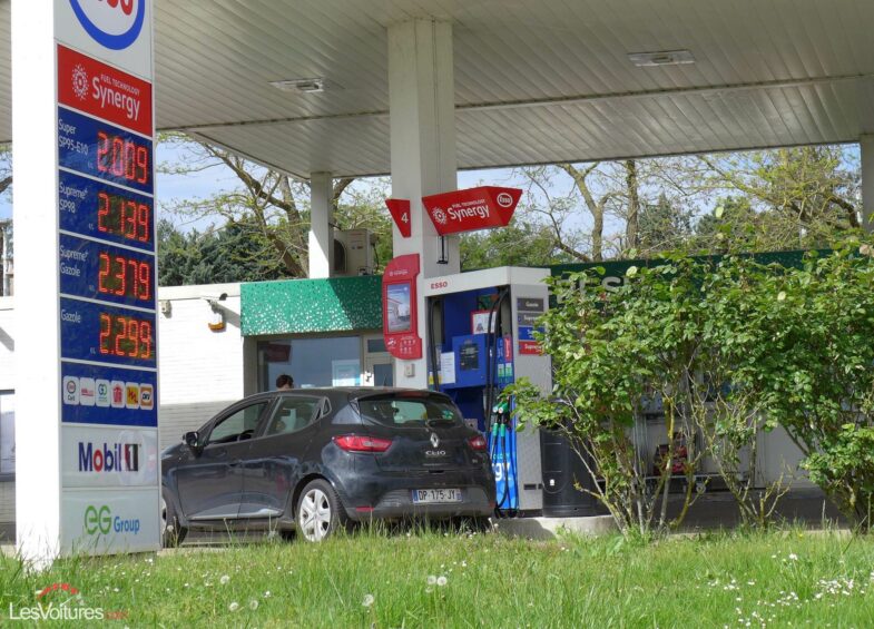 marges brutes prix des carburants Shell BP Esso France TotalEnergies