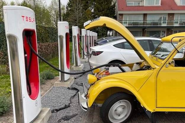 Citroën 2CV électrique 2028 E-Car Stellantis rétrofit R-Fit