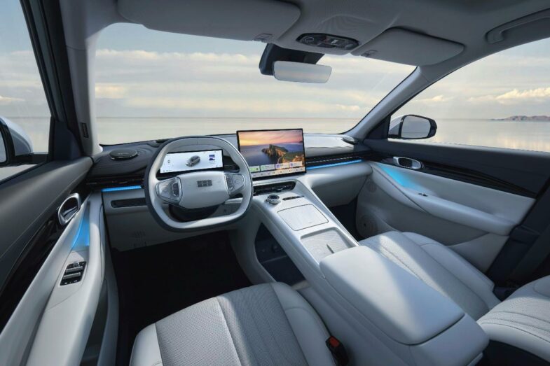 SUV Geely E5