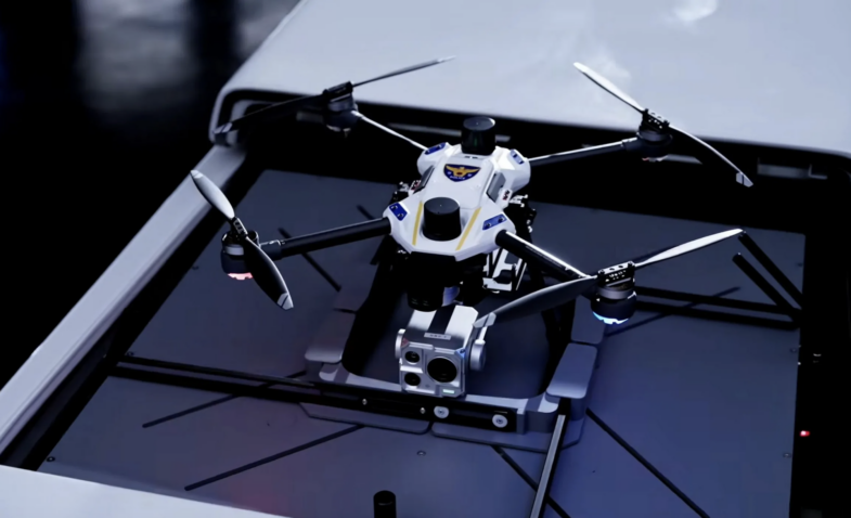 Kia PV5 véhicule de police électrique IA drone