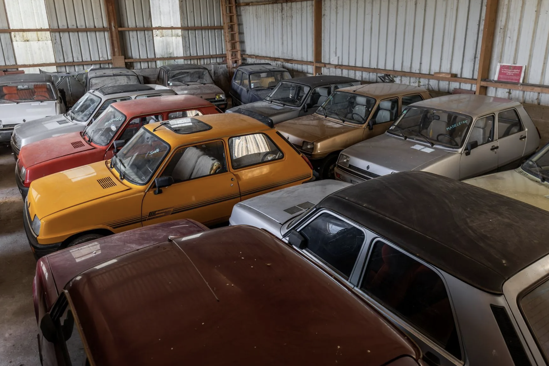 vente aux enchères sortie de grange Osenat Renault 5