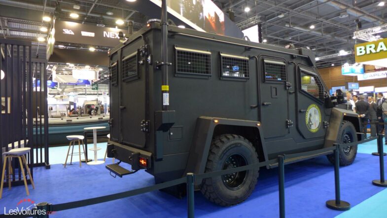 The Raven Centingon France RAID GIGN BRI véhicule militaire blindé Eurosatory