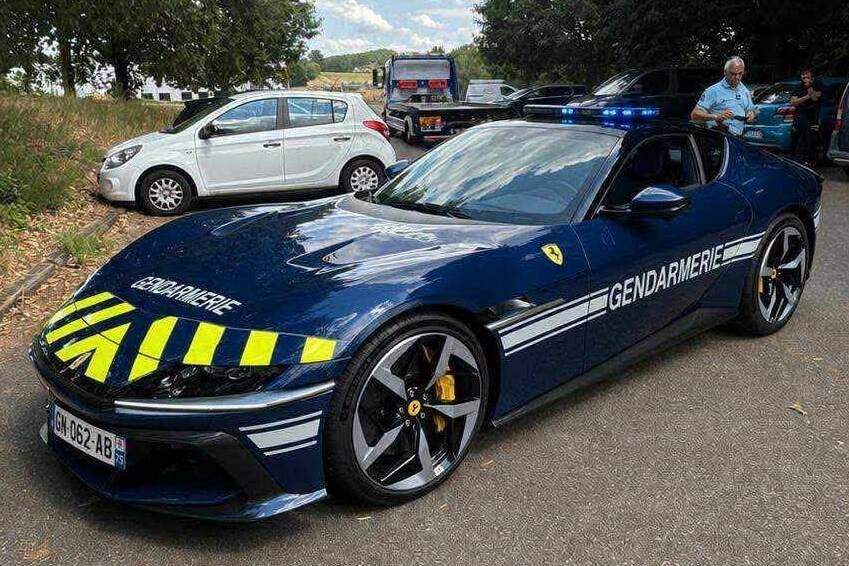 Ferrari 12CiIlindri Gendarmerie