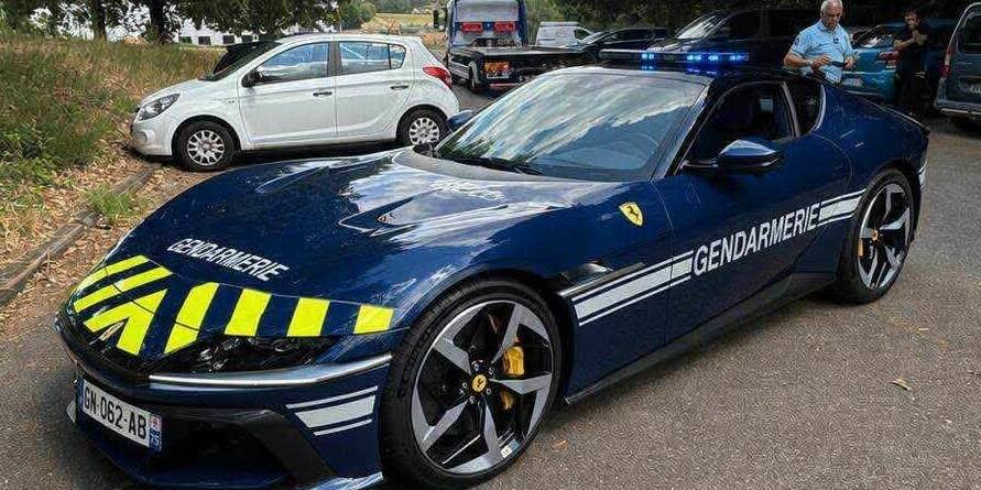 Ferrari 12CiIlindri Gendarmerie