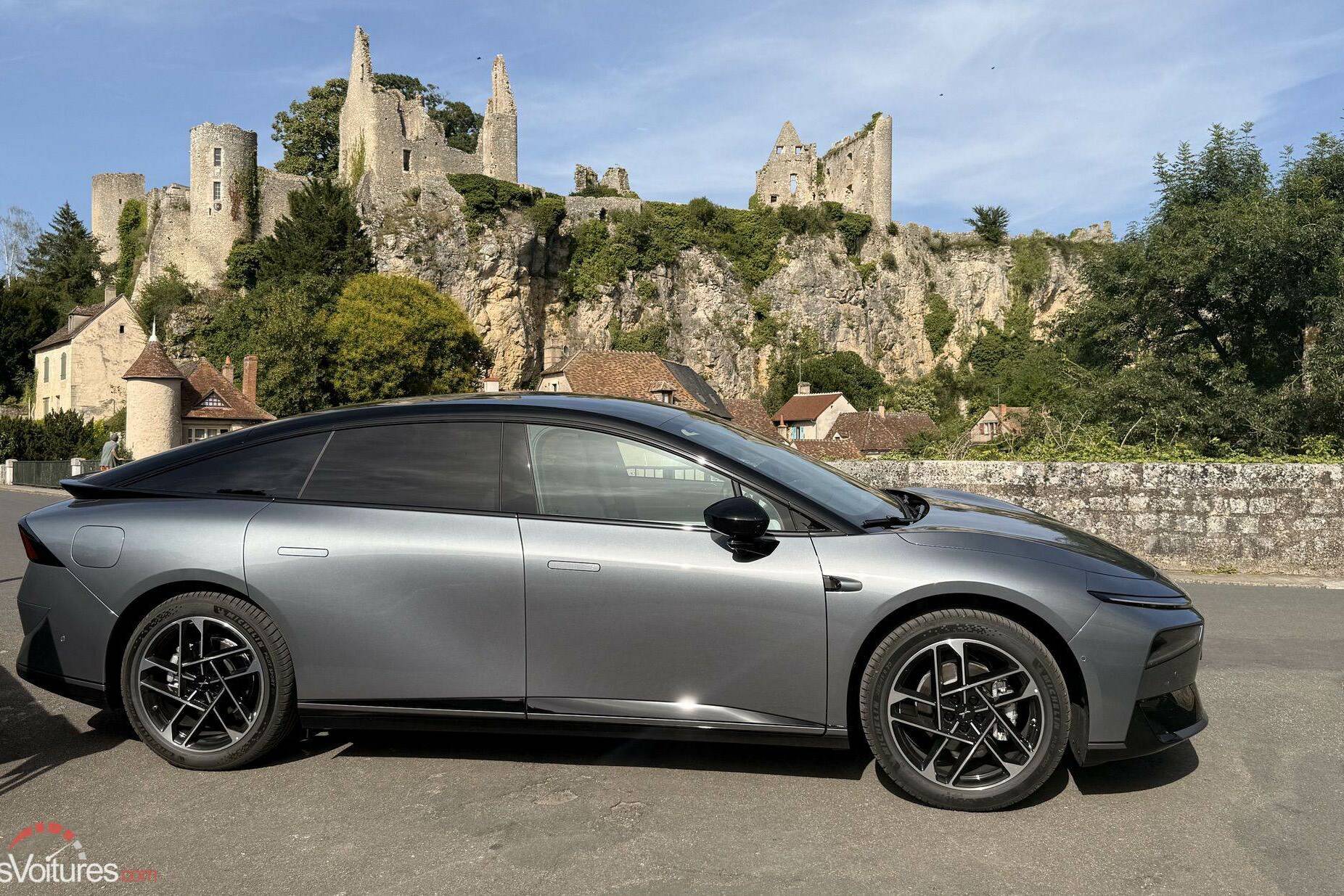 voiture berline électrique XPeng P7+