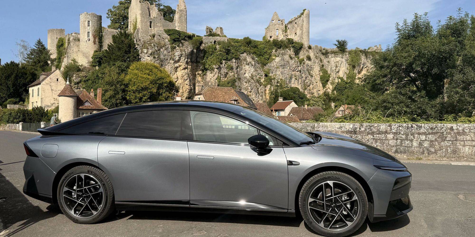 voiture berline électrique XPeng P7+