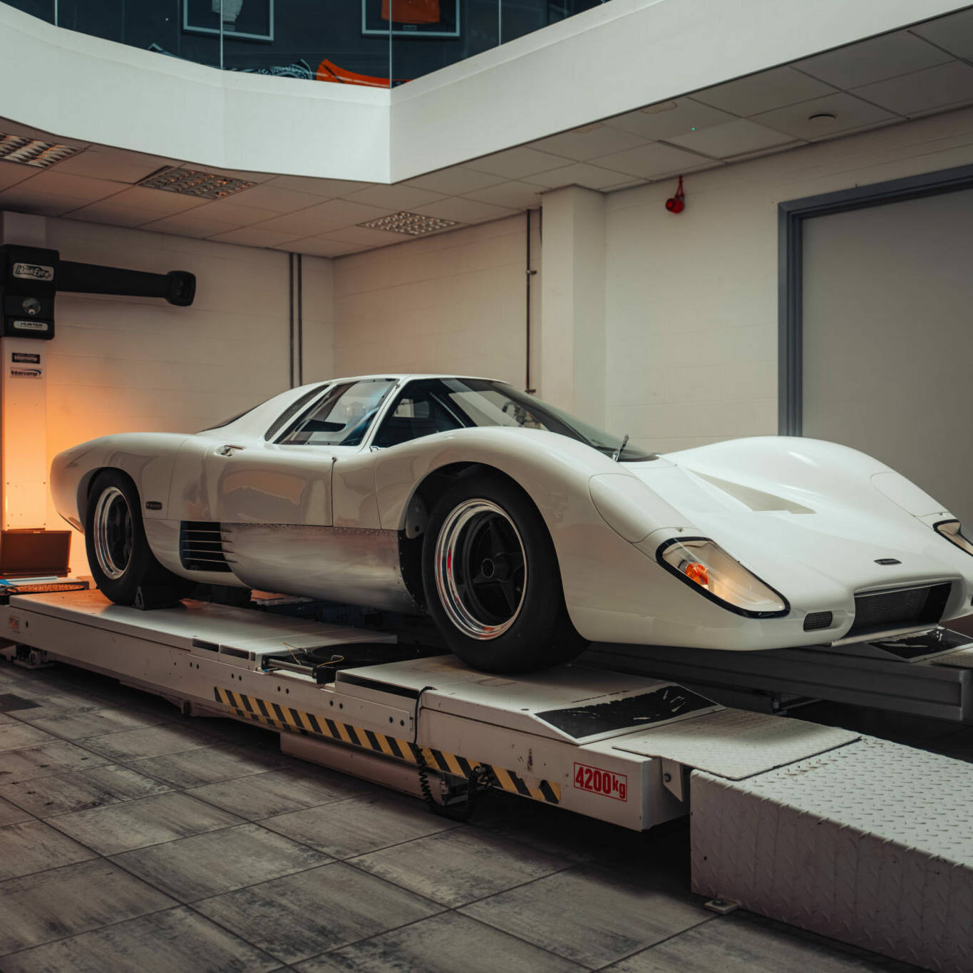 McLaren M6GT