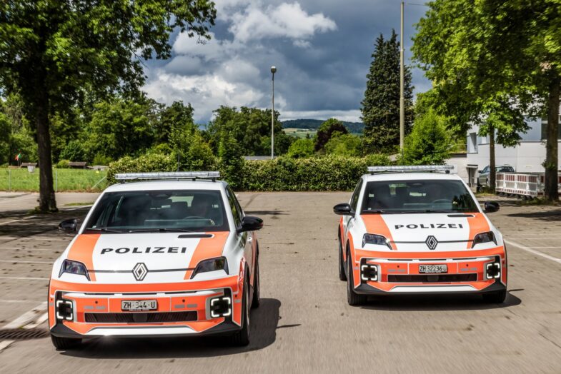 Renault 5 E-Tech électrique voiture de police