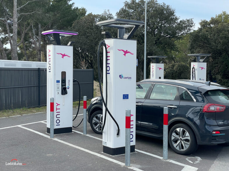 bornes de recharge autoroutes voitures électriques