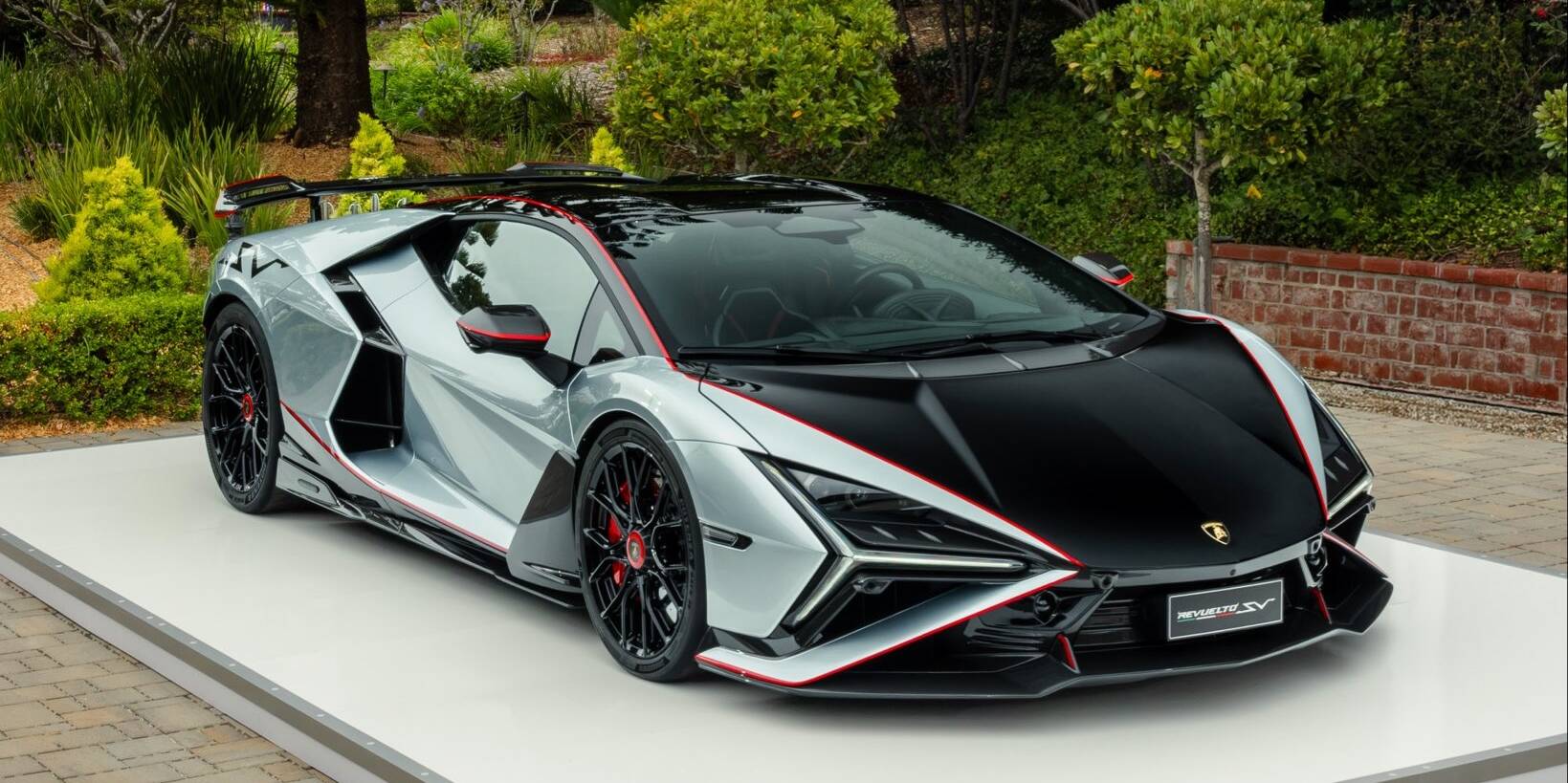 Lamborghini Revuelto SV