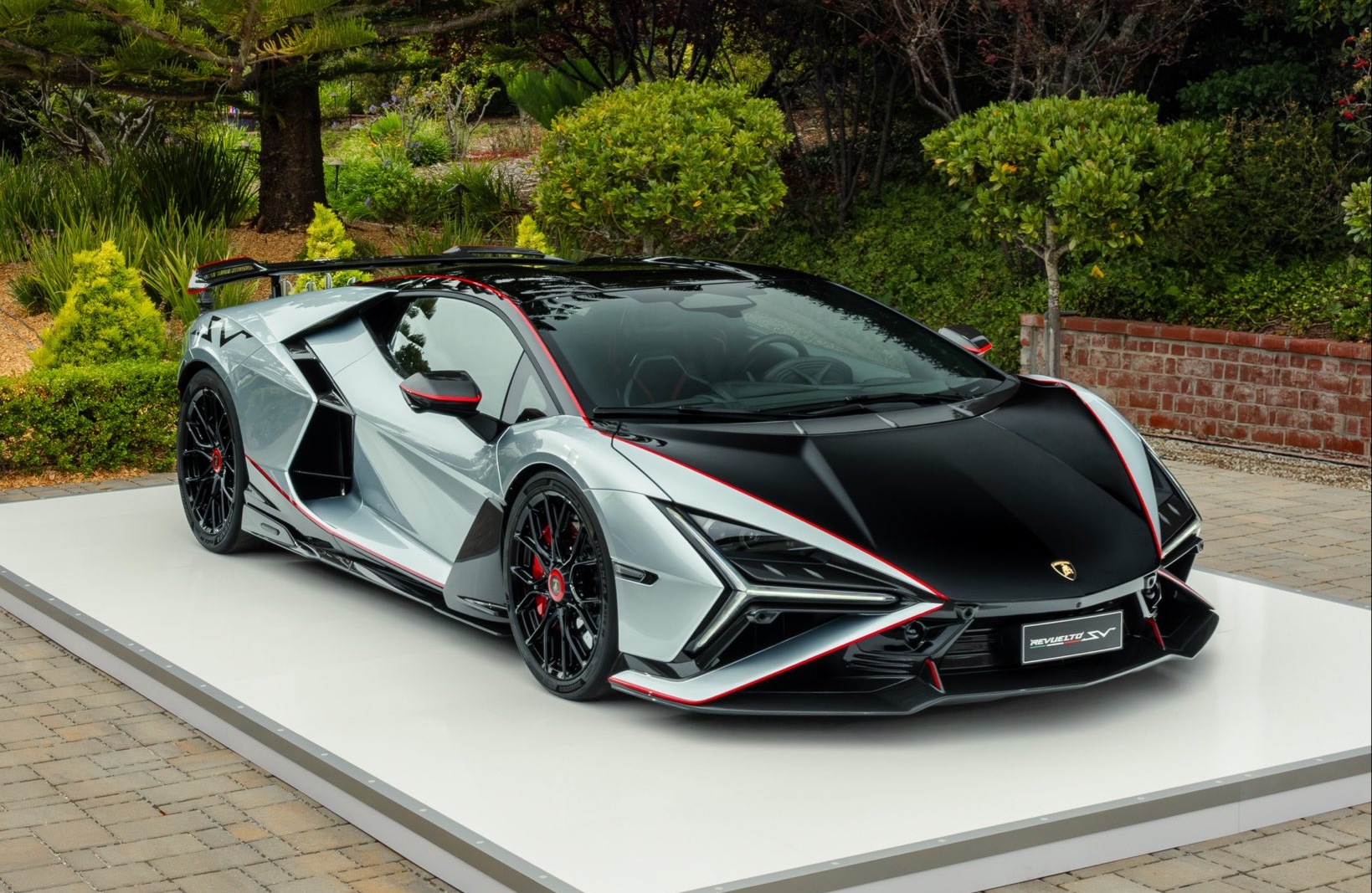 Lamborghini Revuelto SV