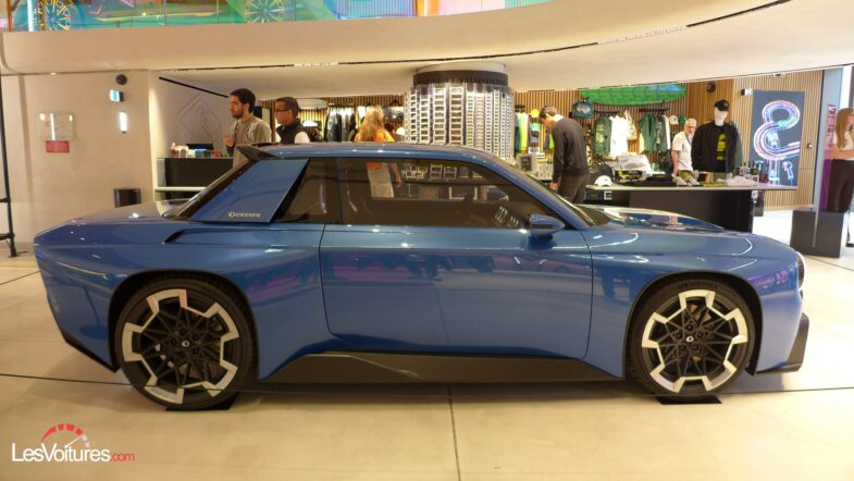Renault 8 Gordini Concept Mondial de l'Auto Défilé Renault Paris