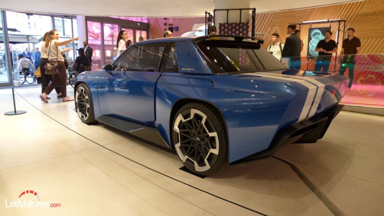 Renault 8 Gordini Concept Mondial de l'Auto Défilé Renault Paris