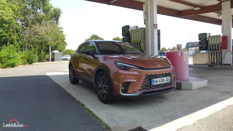 essai conso autoroute Lexus LBX HEV SUV hybride