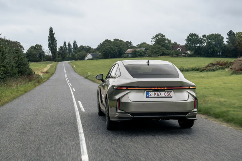 essai Lexus ES