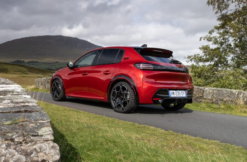 essai Peugeot e-208 GTi citadine électrique Peugeot 205 GTI