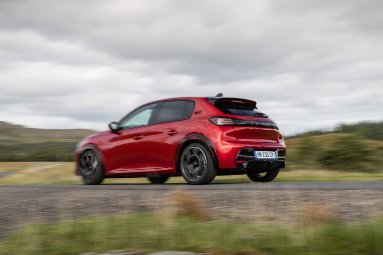 essai Peugeot e-208 GTi citadine électrique Peugeot 205 GTI